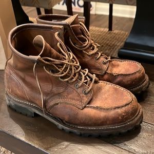Red Wing classic moc. Size 9D.